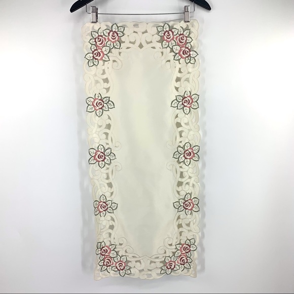Handmade Embroidered Floral Table Runner - Picture 14 of 14